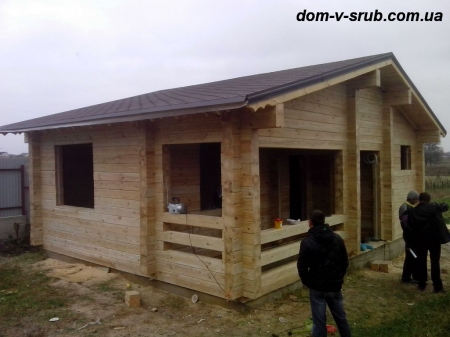 Log buildings under construction_107