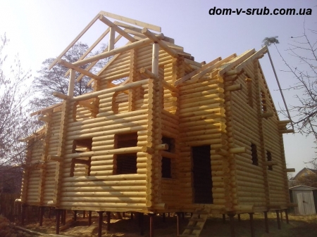 Log buildings under construction_110
