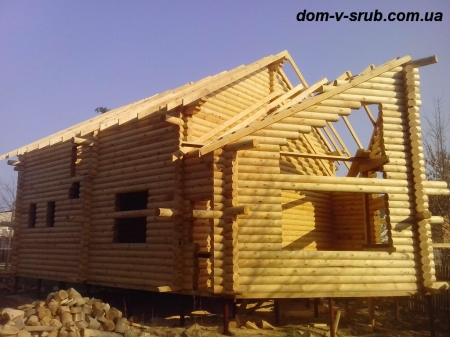 Log buildings under construction_111